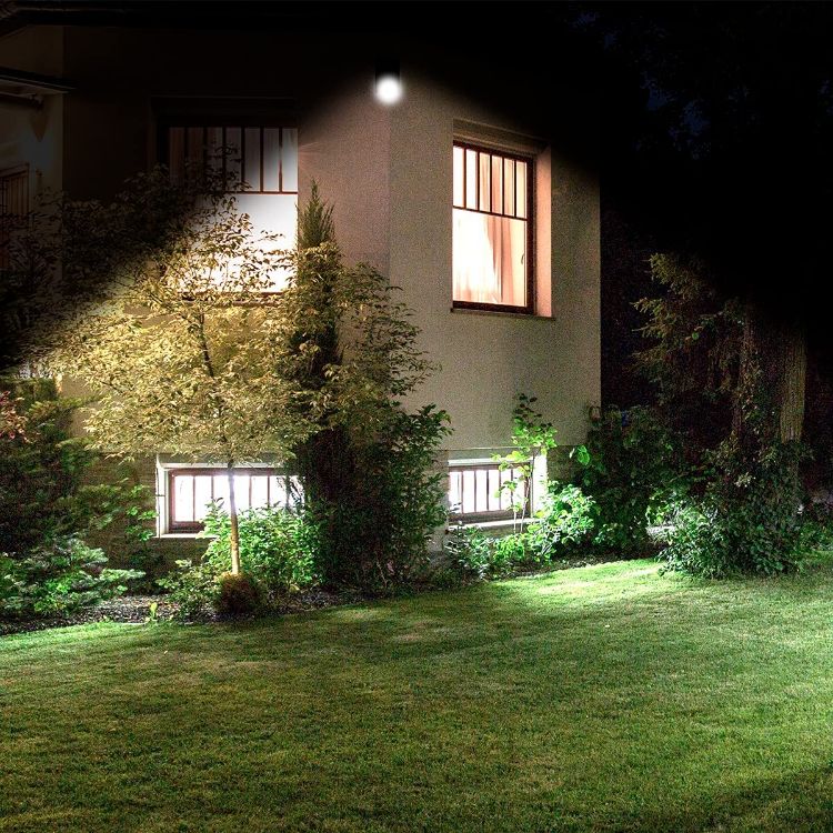 8 LED Outdoor Solar Lights with PIR Motion Detector
