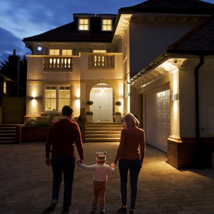 IP44 Waterproof PIR Sensor Wall Light for Garden & Patio