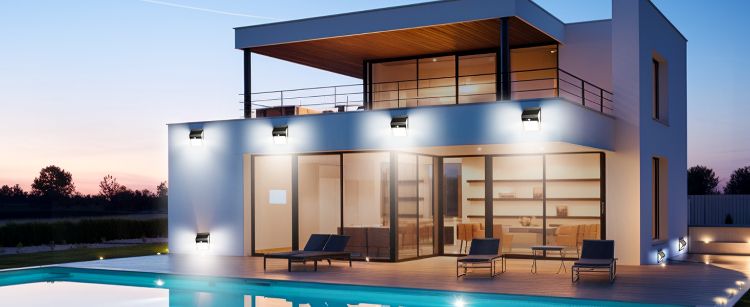 Outdoor solar sensor light with 3 intelligent lighting modes