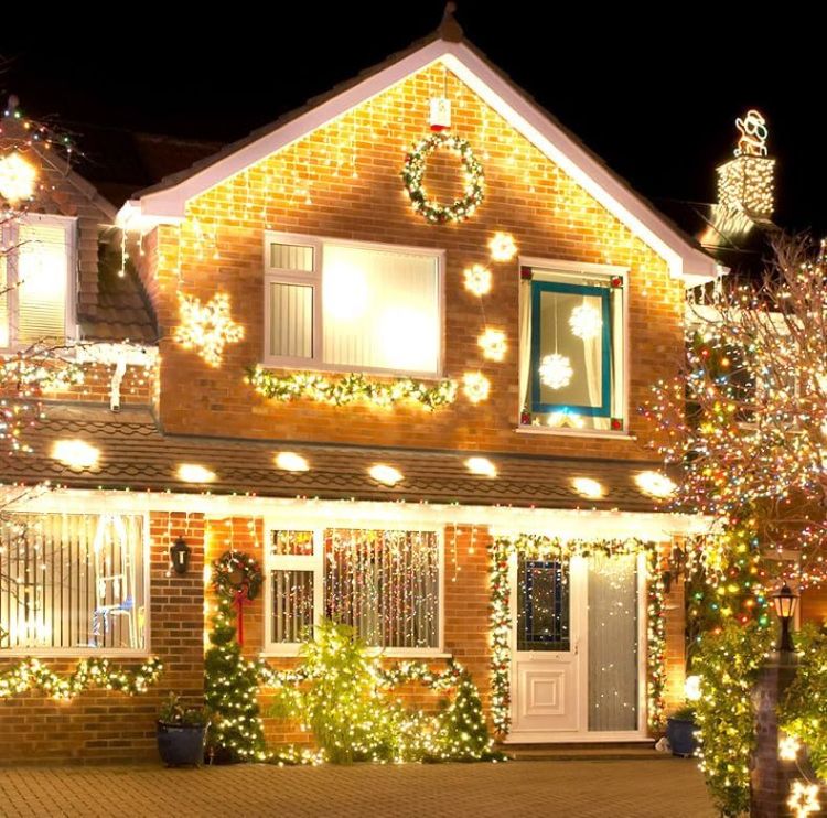 Picture of Christmas Lights Outdoor, 10m 400 LED Plug-in Waterproof Fairy String Lights with 8 Modes, Timer&Connectable, for Eaves, Gutters, House Roof, Garden, Patio & Party Decorations Warm White